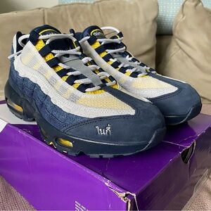 Nike sb air max 95 koston
Obsidian speed yellow
Size 9.5 men’s

Brand new